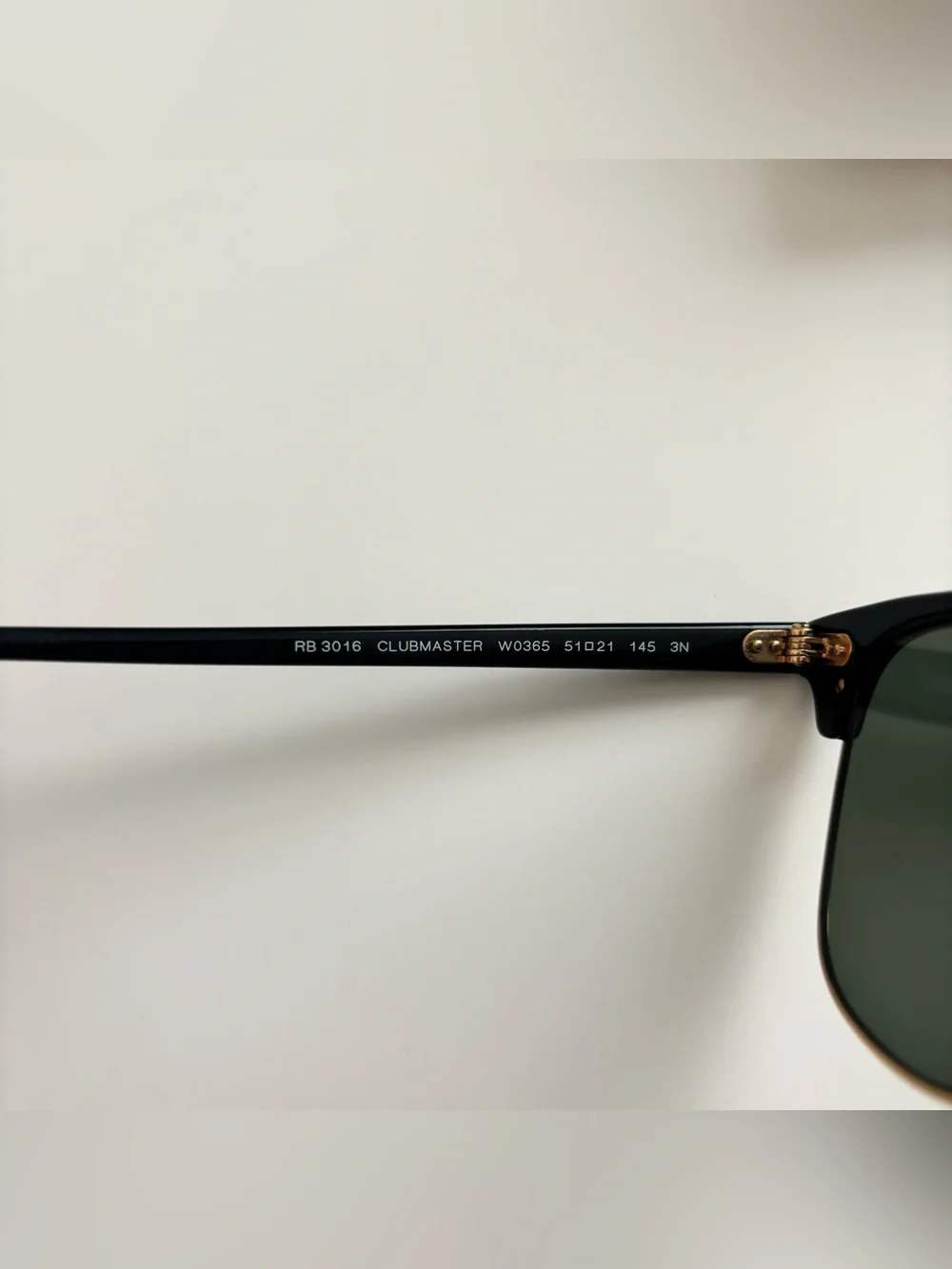Ray-Ban Clubmaster Classic Polished Black on Gold 51-21 Sunglasses